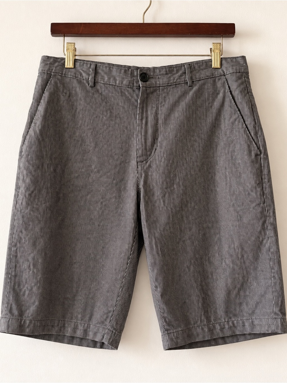 Calvin Klein Men’s Flat Front Shorts – Size 30